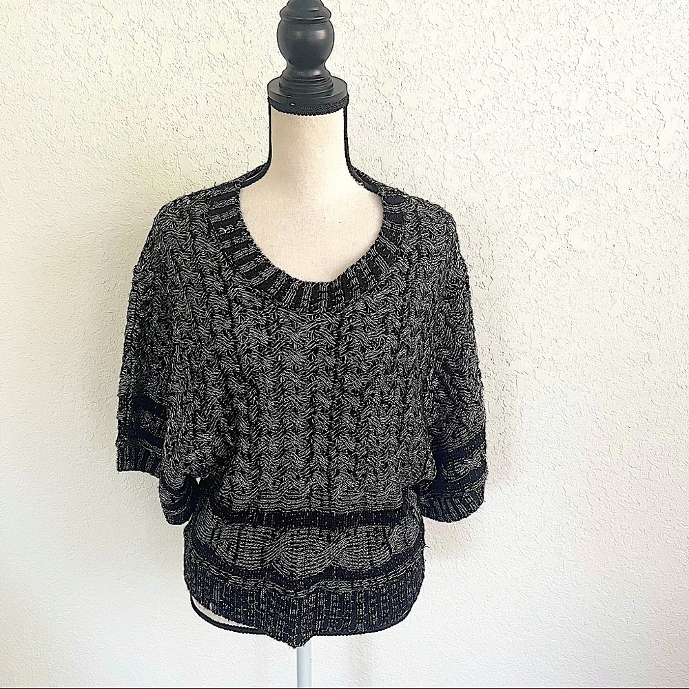 ROMEO & JULIET COUTURE Black White Short Sleeve Dolman Sleeve Sweater Small